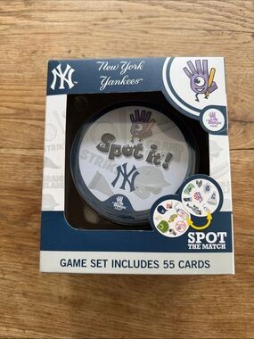 Spot It New York Yankees Card Game - Blue